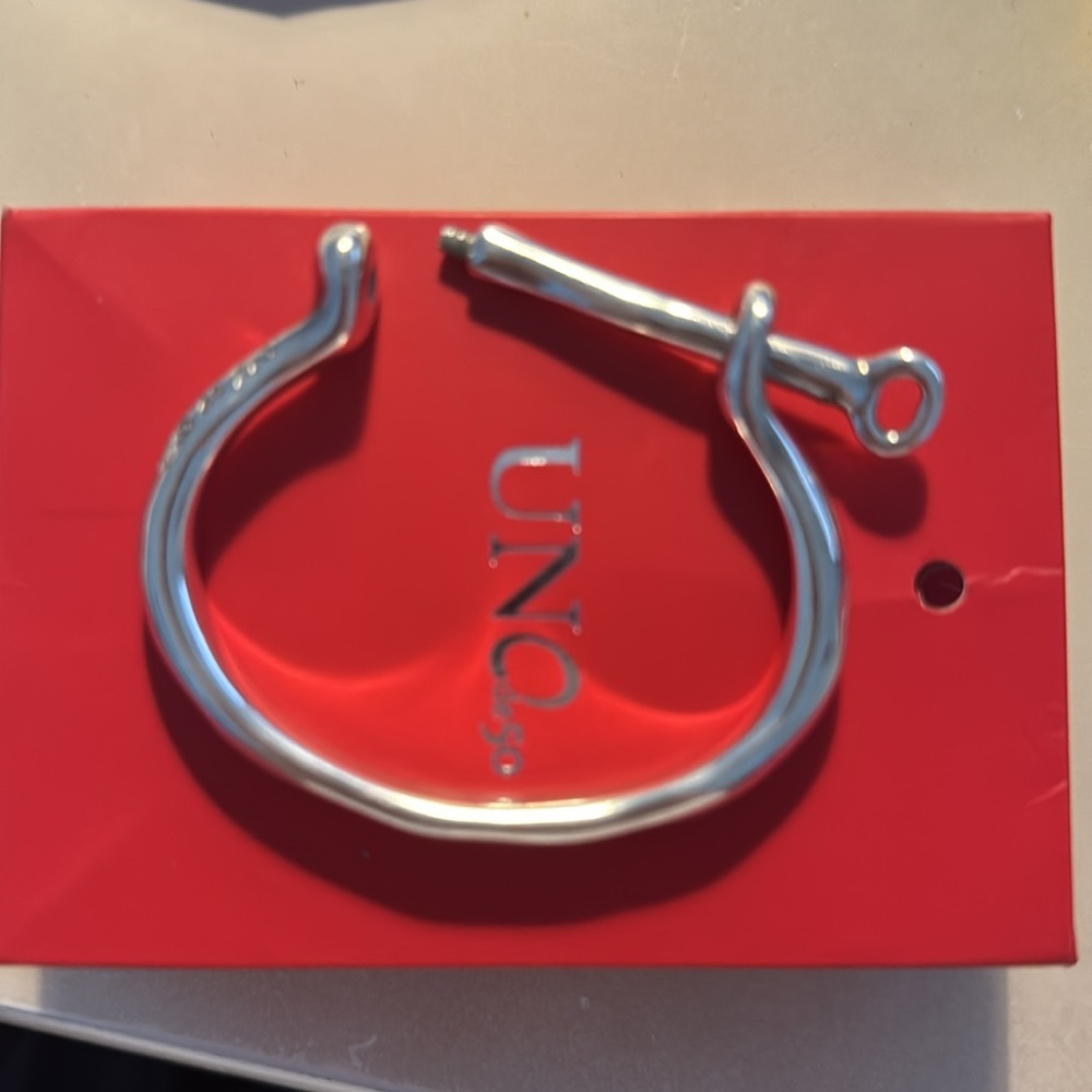 Beautiful Silver Solid Bangle, Like New - image 5